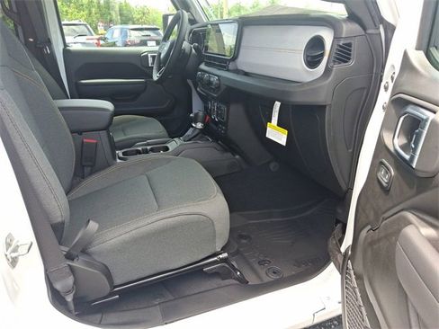 New 2025 Jeep Gladiator Sport image 12