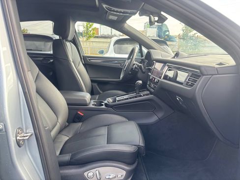 Used 2026 Porsche Macan AWD/4WD image 17