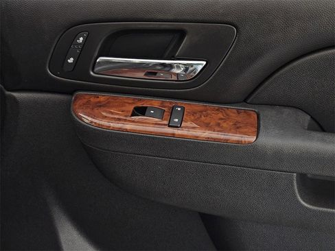 Used 2012 Chevrolet Suburban LT w/ Texas Edition image 32