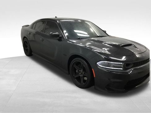 Used 2019 Dodge Charger Scat Pack w/ Navigation & Travel Group image 4