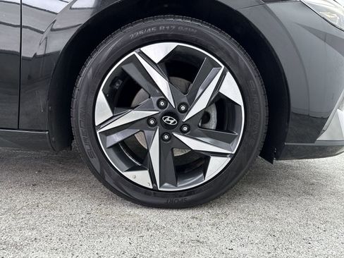 Used 2022 Hyundai Elantra Limited w/ Preferred Accessory Package image 42