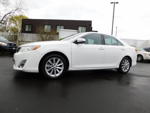 Used 2012 Toyota Camry XLE w/ Leather Pkg FWD image 4