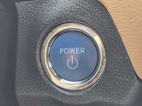 Used 2022 Toyota RAV4 Limited AWD/4WD image 34