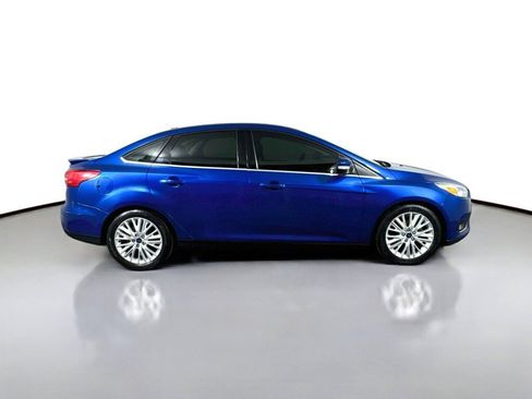 Used 2018 Ford Focus Titanium w/ Titanium Technology Package FWD image 6