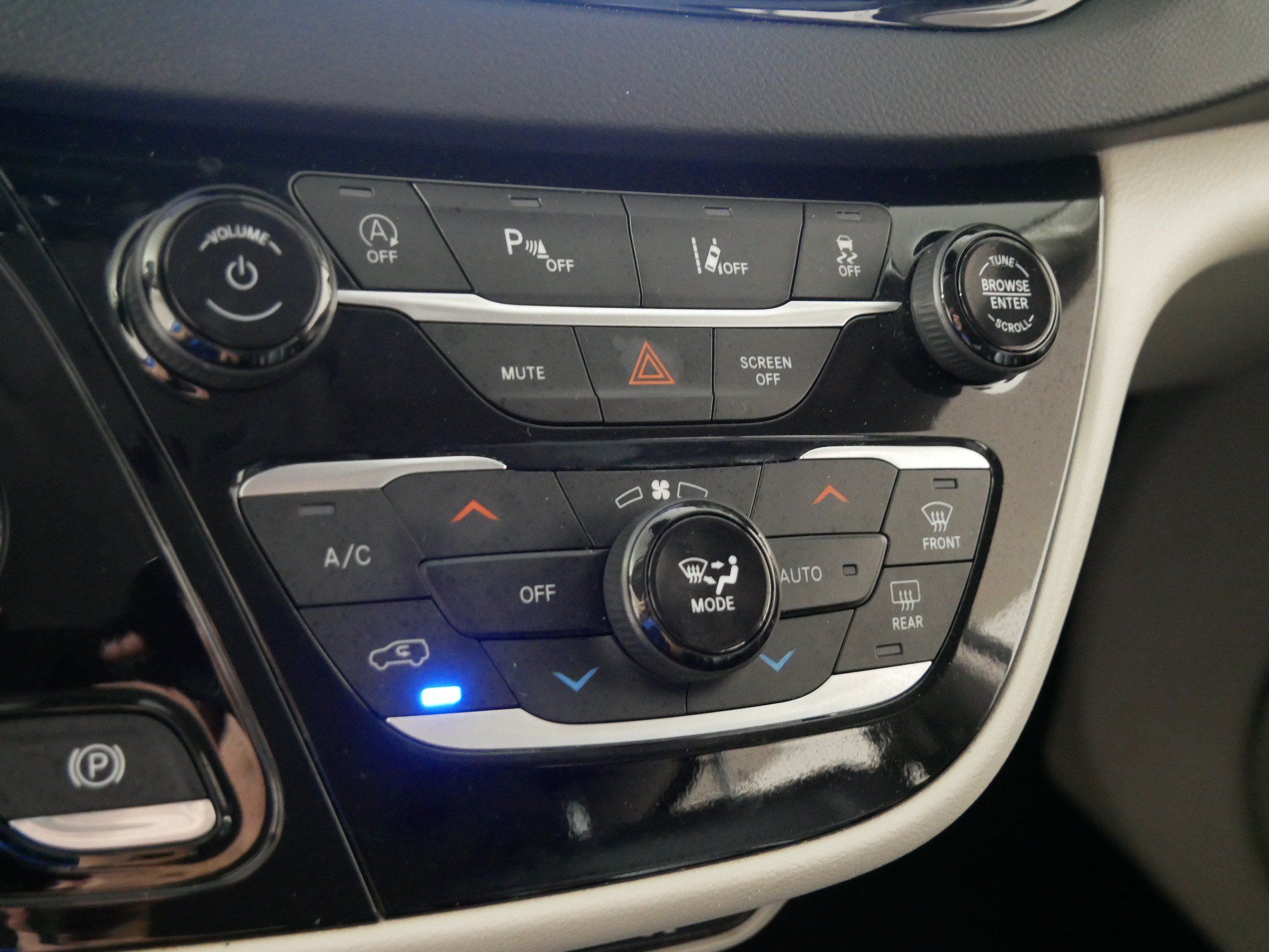 Used 2023 Chrysler Pacifica Touring-L FWD image 23