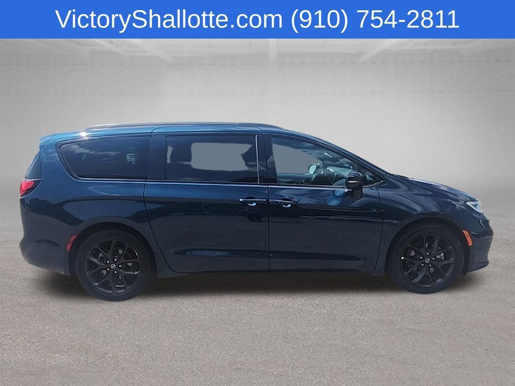 Used 2025 Chrysler Pacifica Limited FWD image 35