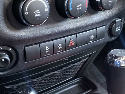 Used 2018 Jeep Wrangler Sport AWD/4WD image 21