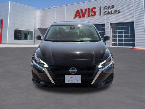 Used 2025 Nissan Altima 2.5 SV FWD image 2