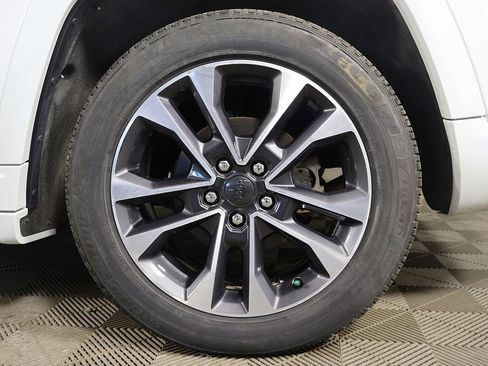 Used 2023 Jeep Grand Cherokee Overland AWD/4WD image 24