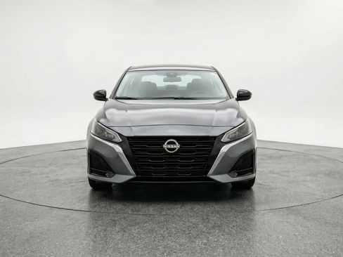 Used 2025 Nissan Altima 2.5 SV image 2