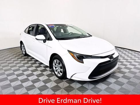 Certified 2025 Toyota Corolla LE FWD image 1