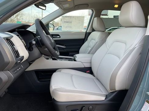 New 2026 Nissan Pathfinder SL image 4