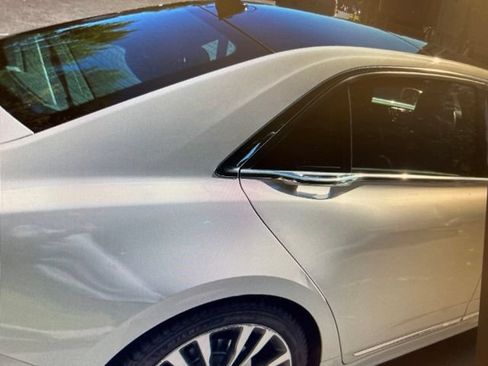 Used 2019 Lincoln Continental Reserve FWD image 9