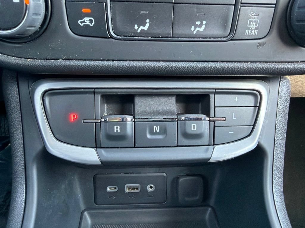 Used 2024 GMC Terrain SLE AWD/4WD image 33