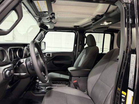 Used 2023 Jeep Gladiator Sport image 16