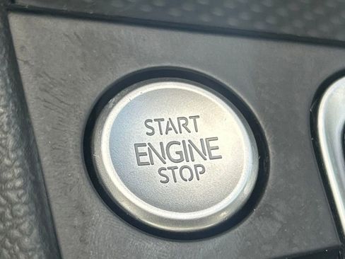 Used 2025 Volkswagen Jetta SE w/ Sunroof Package image 56