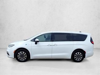 Used 2023 Chrysler Pacifica Touring-L FWD video 2