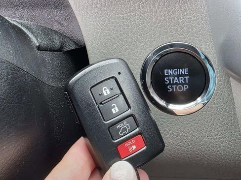 Used 2019 Toyota Highlander Limited Platinum image 16