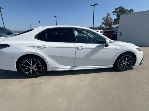 Used 2024 Toyota Camry SE image 9