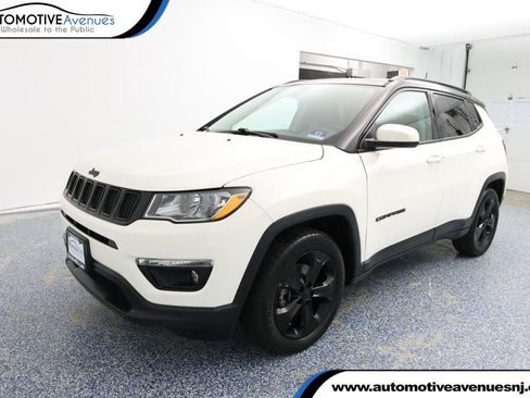 Used 2019 Jeep Compass Latitude image 1