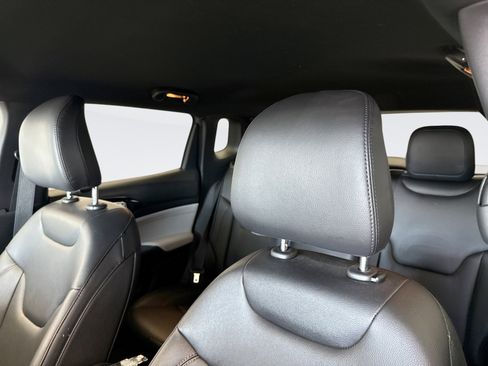 Used 2024 Jeep Compass Limited image 11