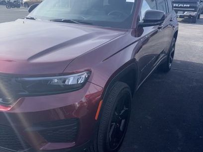 Used 2025 Jeep Grand Cherokee Altitude