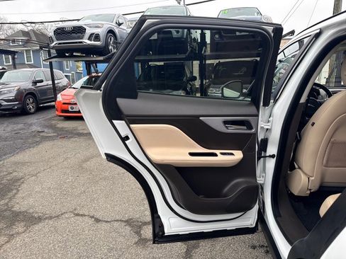 Used 2017 Jaguar F-PACE Prestige image 12