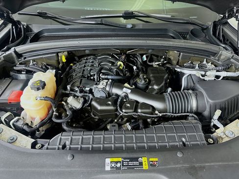 Used 2022 Jeep Grand Cherokee L Limited image 9