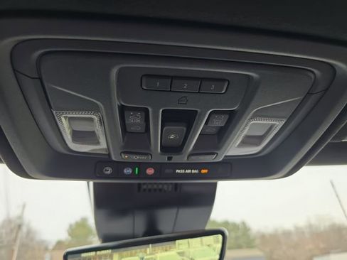 New 2026 GMC Sierra 2500 Denali Ultimate w/ LPO, Black Badging Package image 24