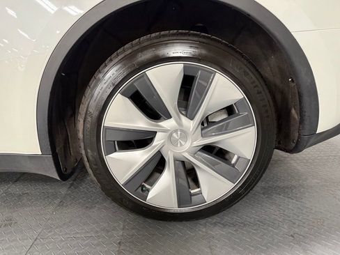 Used 2023 Tesla Model Y Long Range AWD/4WD image 7