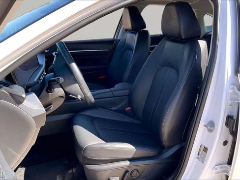 Used 2025 Hyundai Sonata Limited FWD image 8