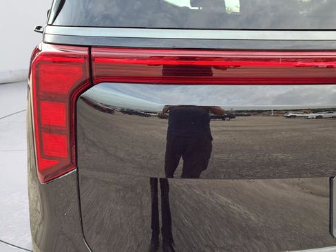 New 2026 Kia Carnival SX FWD image 11