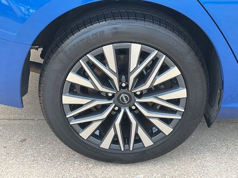 Used 2025 Nissan Altima 2.5 SV FWD image 7