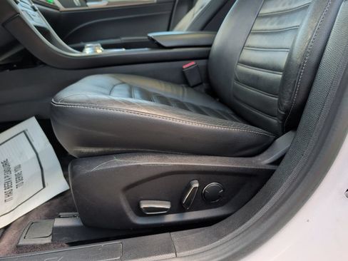 Used 2017 Ford Fusion SE w/ Fusion SE Technology Package AWD/4WD image 9