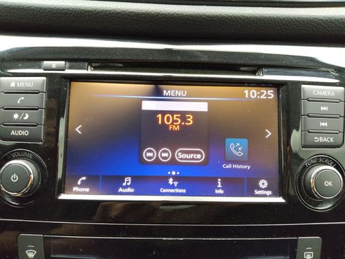 Used 2018 Nissan Rogue SV FWD image 25