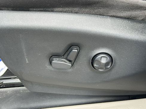 Used 2017 Chrysler Pacifica Touring FWD image 9