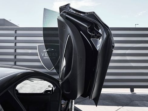 Used 2024 McLaren Artura RWD image 21