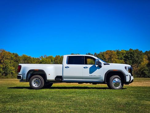 New 2026 GMC Sierra 3500 Denali Ultimate image 3