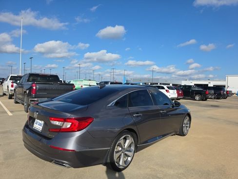 Used 2018 Honda Accord Touring image 6