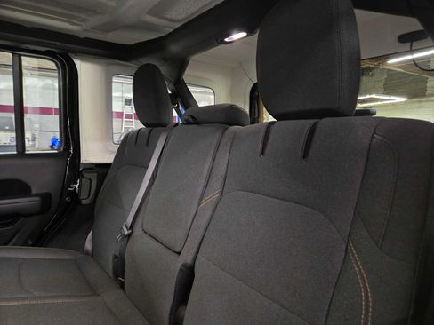 Used 2024 Jeep Wrangler Unlimited AWD/4WD image 18