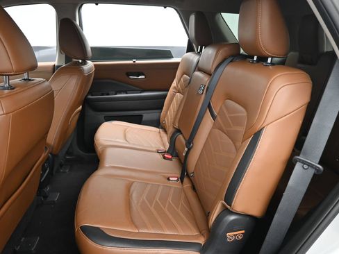 Certified 2023 Nissan Pathfinder Platinum w/ Cargo Package AWD/4WD image 11