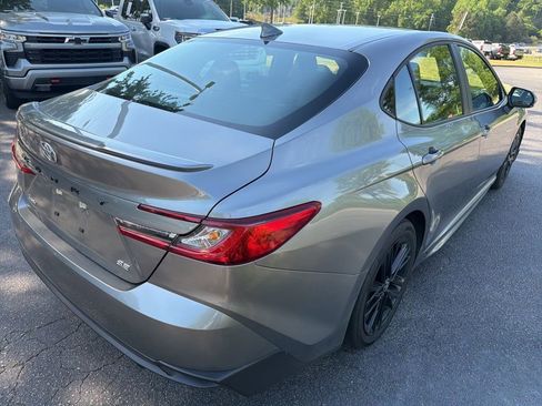 Used 2025 Toyota Camry SE image 5
