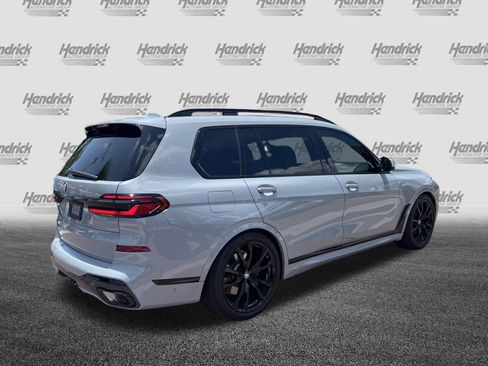 Used 2024 BMW X7 xDrive40i w/ M Sport Package AWD/4WD image 10