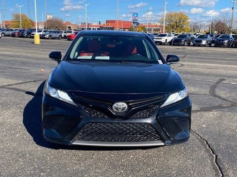 Used 2018 Toyota Camry XSE image 3