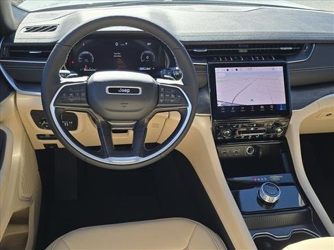 New 2025 Jeep Grand Cherokee Limited image 6
