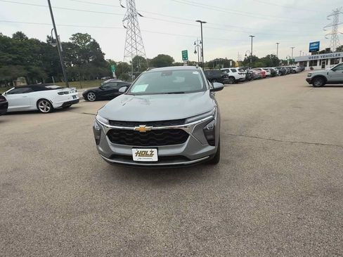 Certified 2024 Chevrolet Trax LT w/ Driver Confidence Package FWD image 3