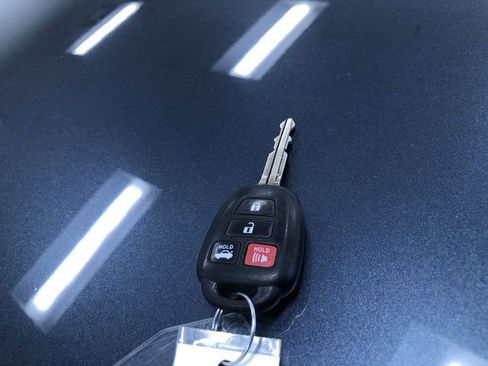 Used 2019 Toyota Corolla SE FWD image 33