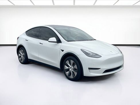 Used 2022 Tesla Model Y Long Range AWD/4WD image 3