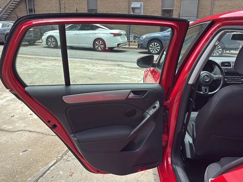 Used 2013 Volkswagen Golf 4-Door FWD image 18