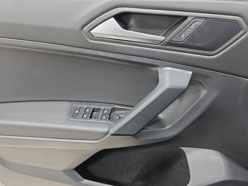 Used 2019 Volkswagen Tiguan SE w/ Panoramic Sunroof Package image 28
